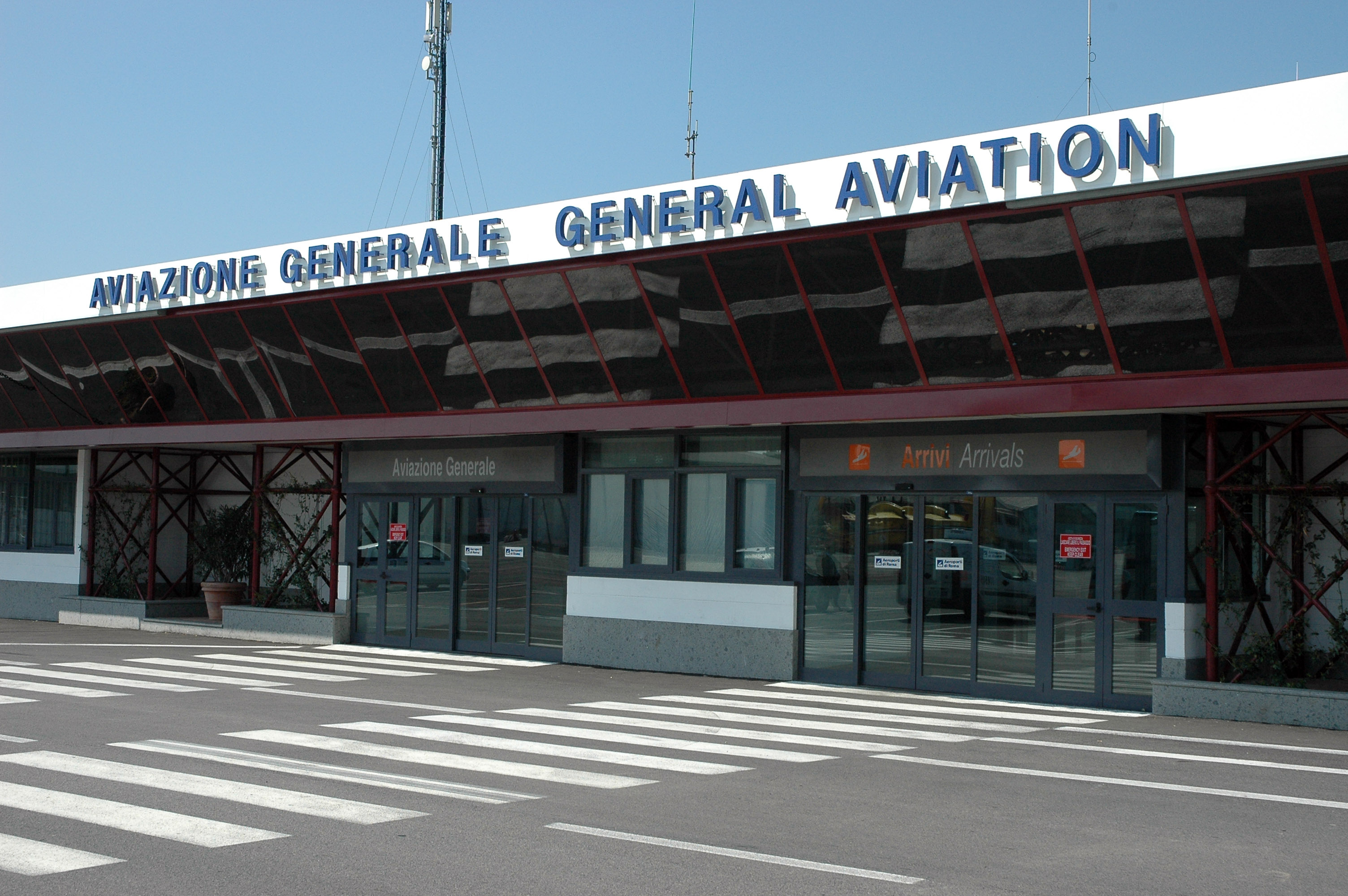 Foto 19 ingresso Terminal Aviazione Generale lato pista CIA.JPG