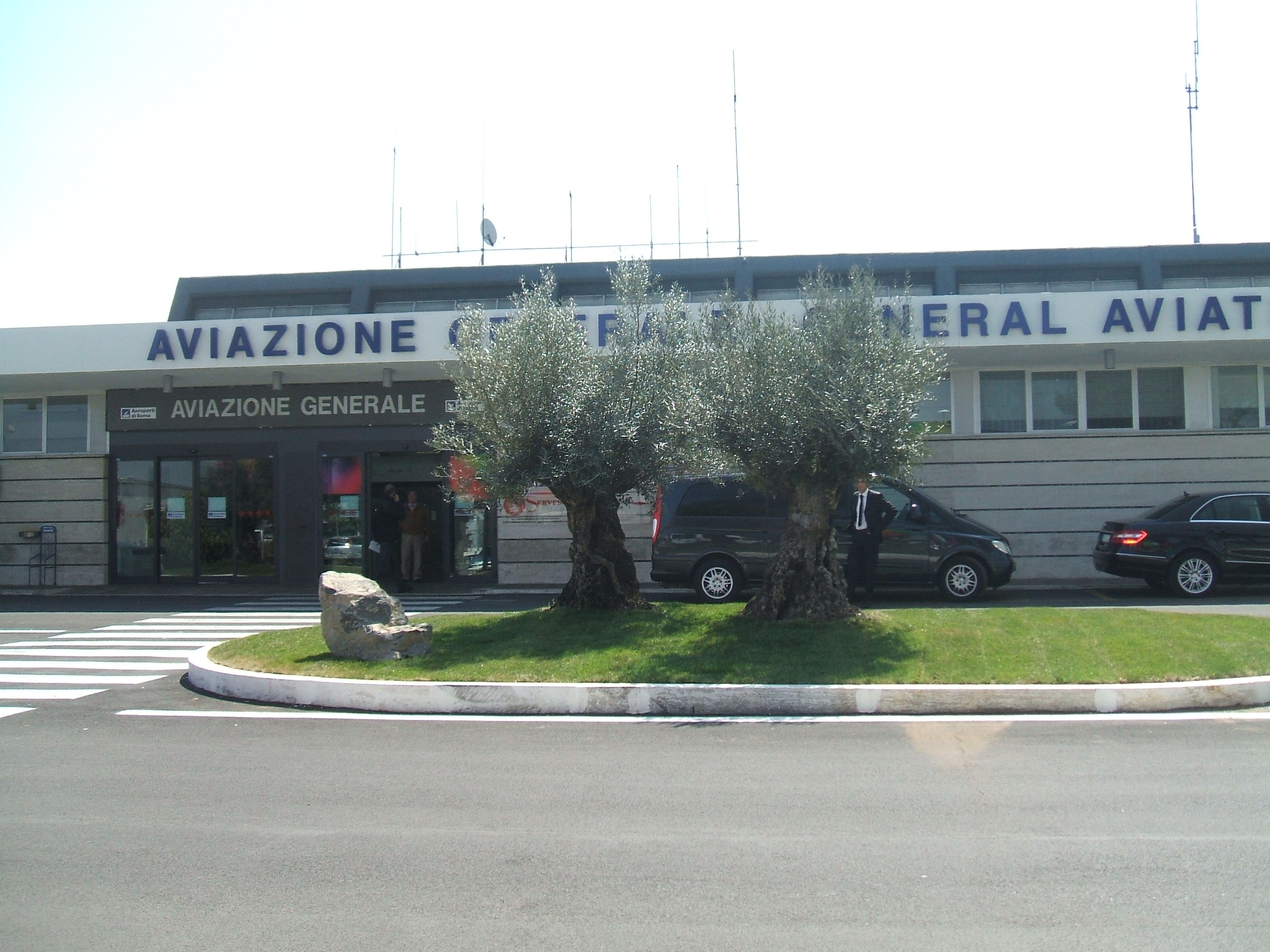 Foto 33 Terminal Aviazione Generale CIA ingresso lato città.JPG