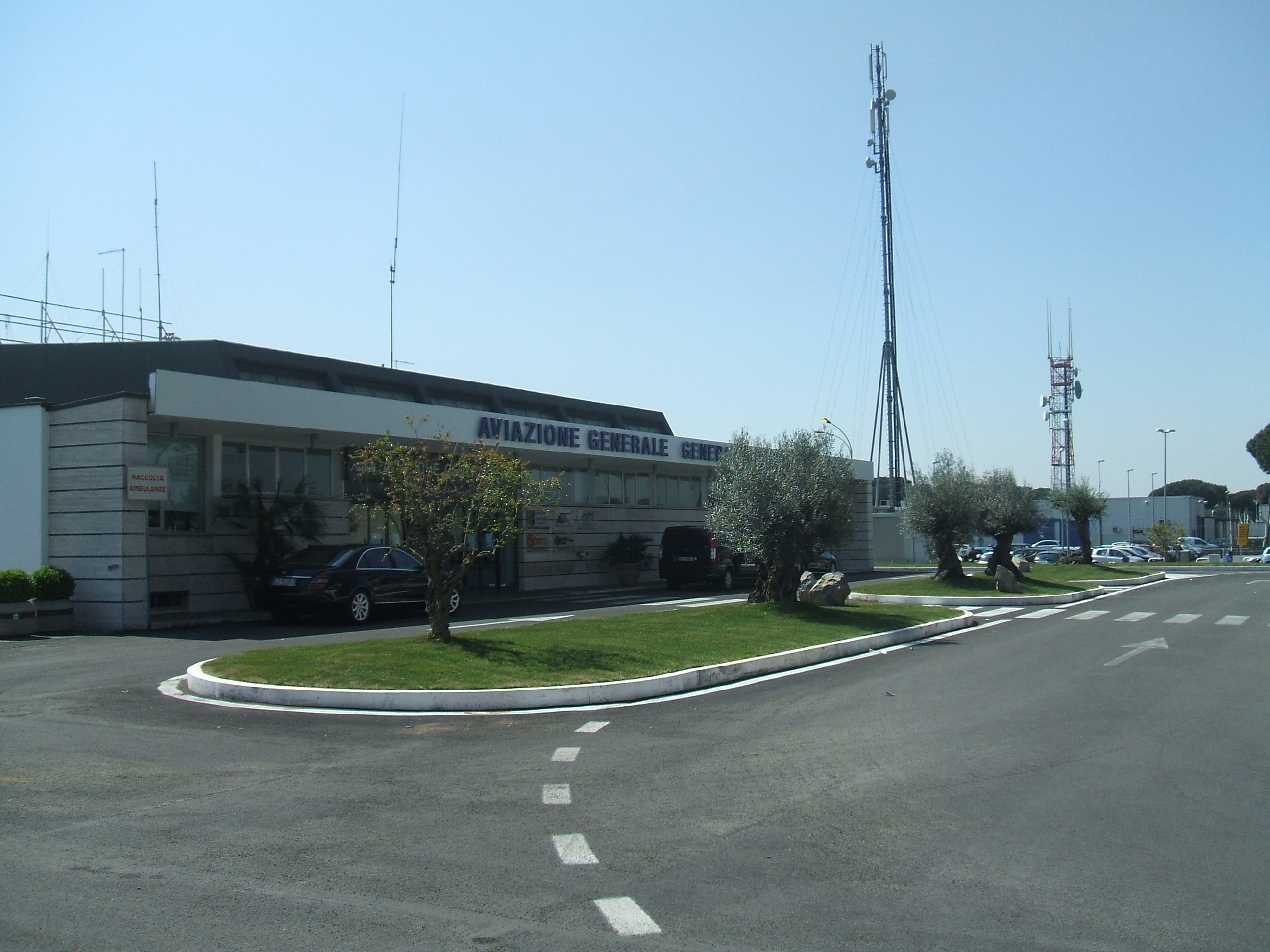 Foto 34 Terminal Aviazione Generale CIA ingresso lato città.JPG